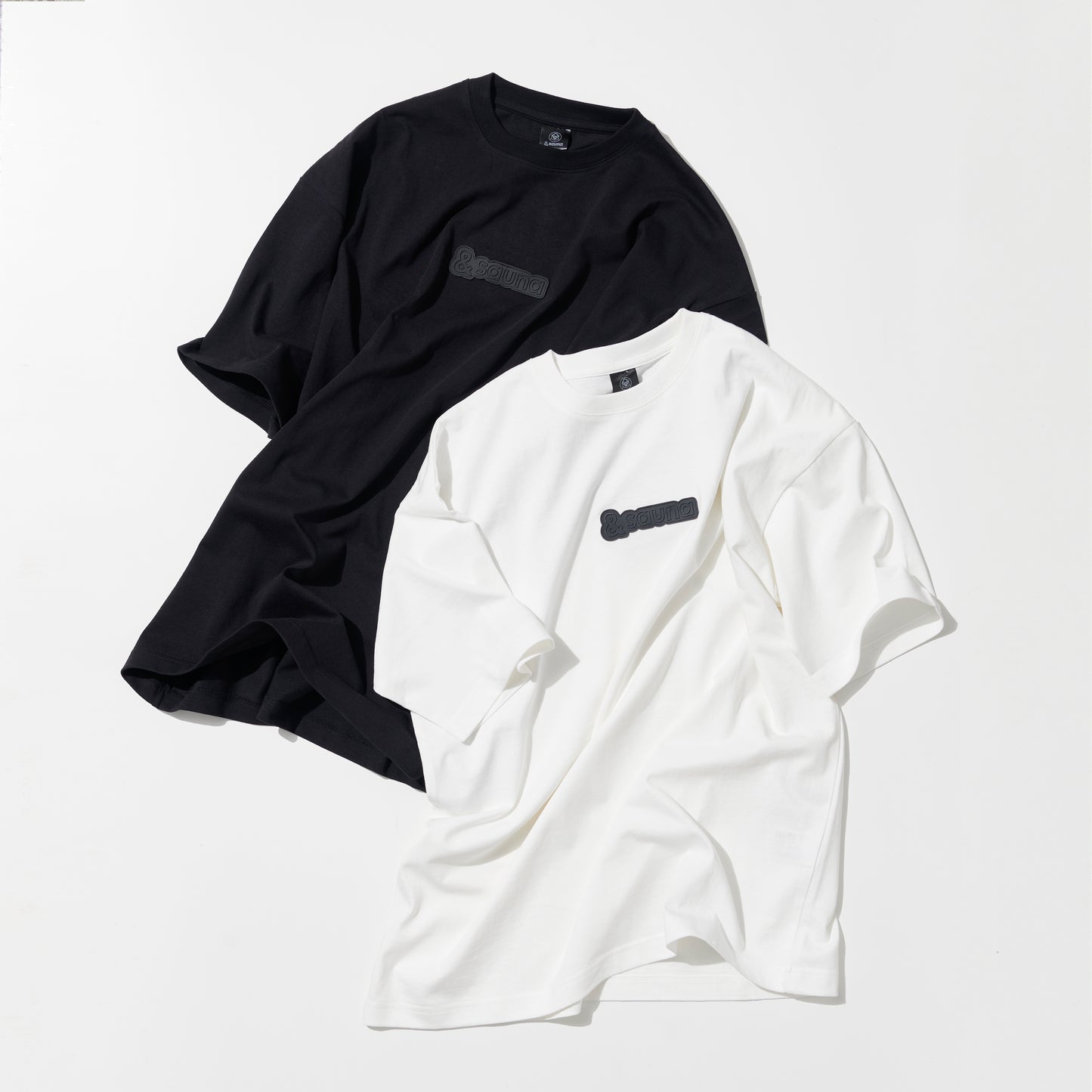 サウナ愛好家 接触冷感加工 サウナ後の着替えに最適 シリコンロゴTee White Black &sauna Tシャツ サウナウェア サウナファッション アパレル おしゃれ ビッグシルエット サウナ後着用 肌触りが良い
