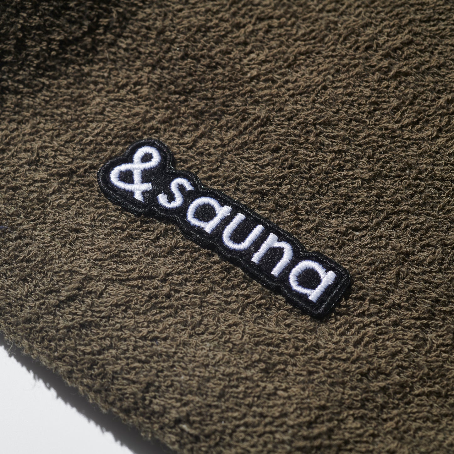 サウナ愛好家 アイテム 軽量サウナハット サウナハット オリーブ 緑 グリーン &saunaロゴ 初心者向け コスパ最高 持ち運び便利 サ活 サ旅 旅行 アウトドア キャンプ 同じ色のサウナマット プレゼント かっこいい シンプル コンパクトで持ち運びやすい 速乾 洗濯可
