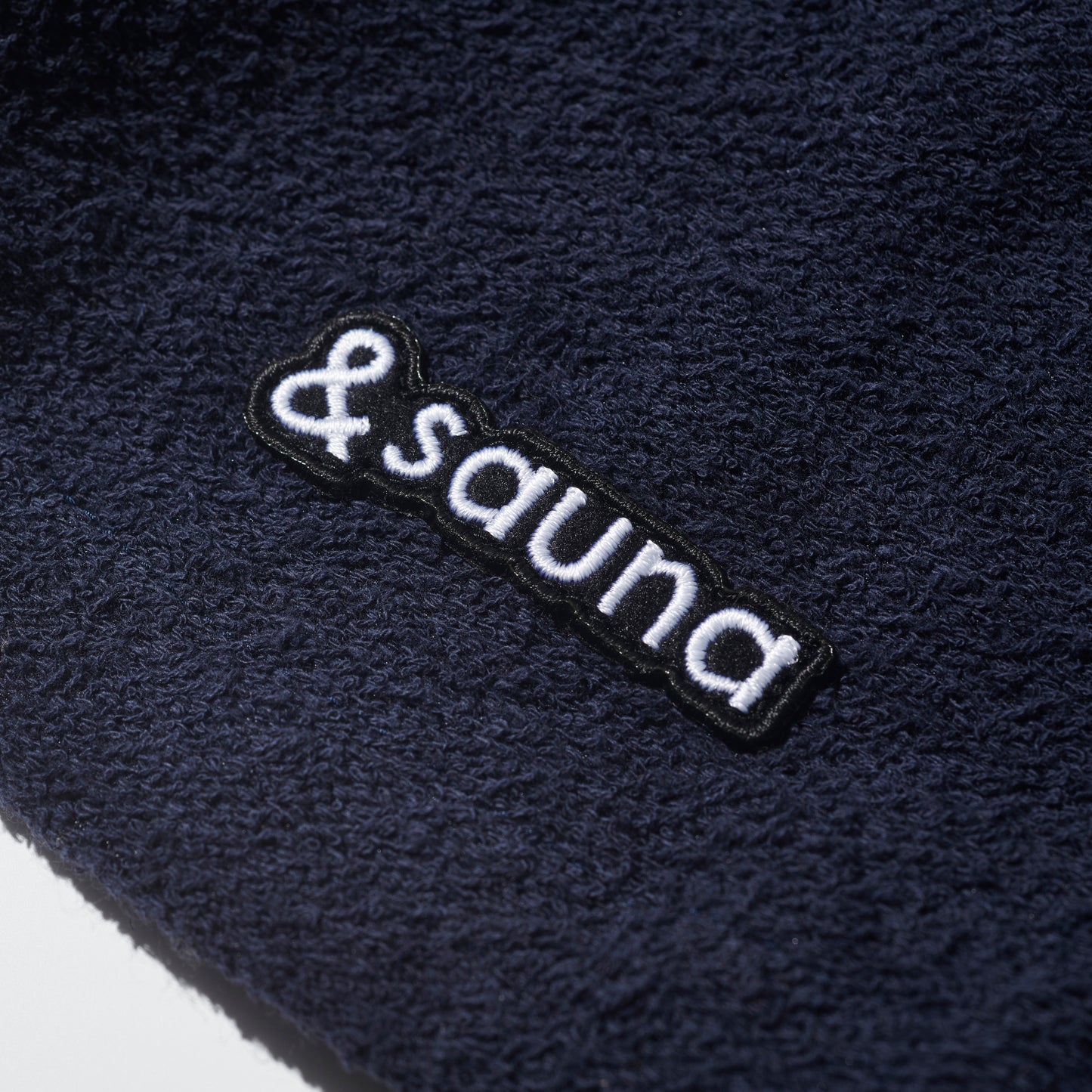 サウナ愛好家 アイテム 軽量サウナハット ネイビー サウナ初心者におすすめ 紺 青 &saunaロゴ 初心者向け 肌ざわりがいい コスパ最高 コンパクトで持ち運び便利 サ活 サ旅 旅行 アウトドア キャンプ 同じ色のサウナマット プレゼント かっこいい シンプル 3色 色違い お揃い 速乾 洗濯可
