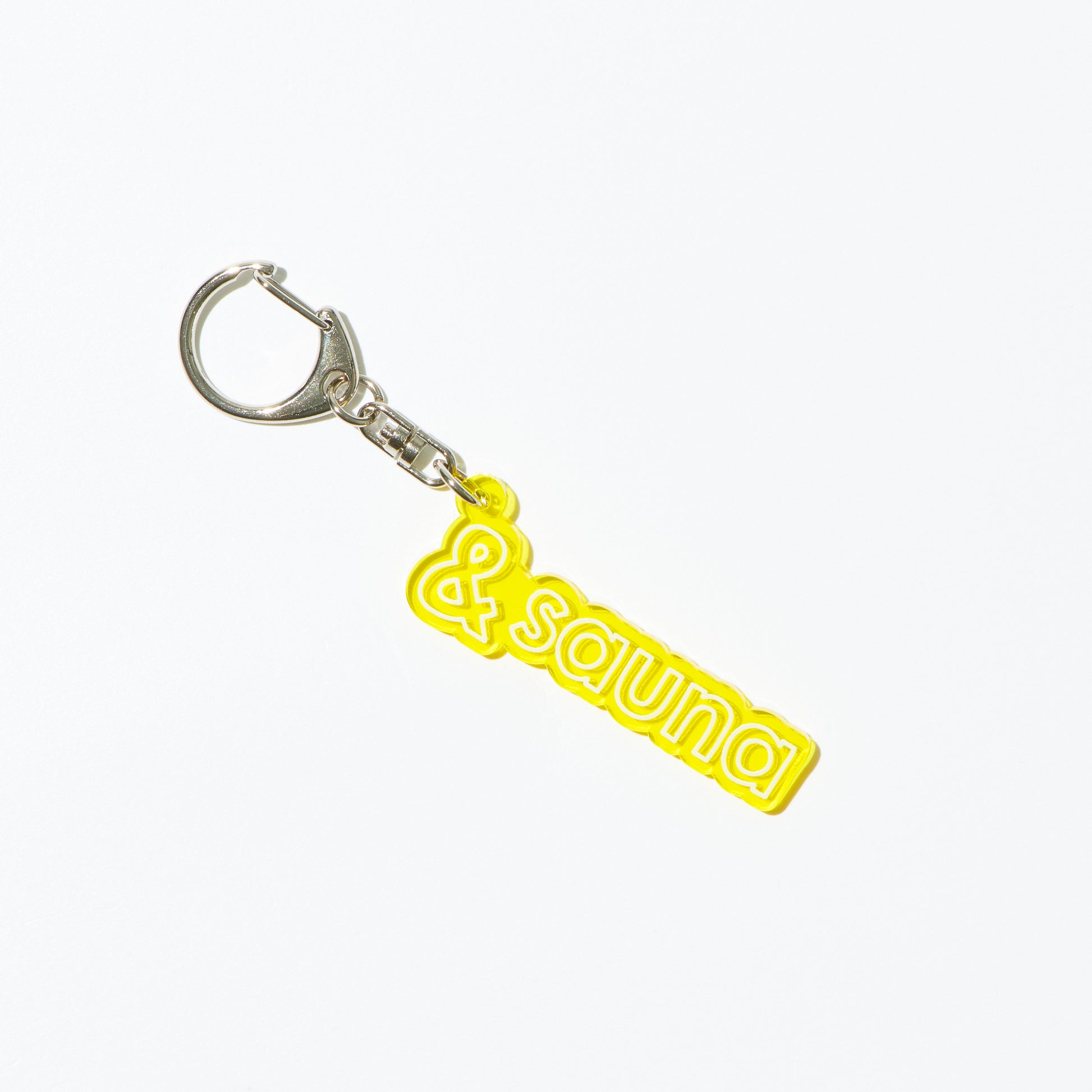 &sauna オリジナルキーホルダー　黄色　サウナアイテム　サウナバッグ　ポーチに　ギフト　プレゼント　サウナー　サ活　おしゃれ