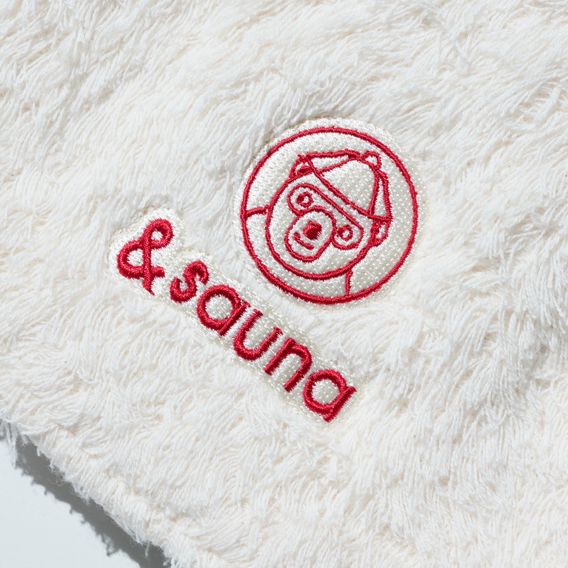 &sauna サウナハット　ロゴ赤　新商品　新作　新色　3色　大人気色　速乾　洗濯可　ホワイト　サウナハット ロゴ赤　おしゃれ　かっこいい　かわいい　色違い　肌触り　サ活アイテム　サウナー　&saunaオリジナルサウナハット　サクマくんサウナハット　色違い　お揃いサウナハット　プレゼント　厚　ギフト